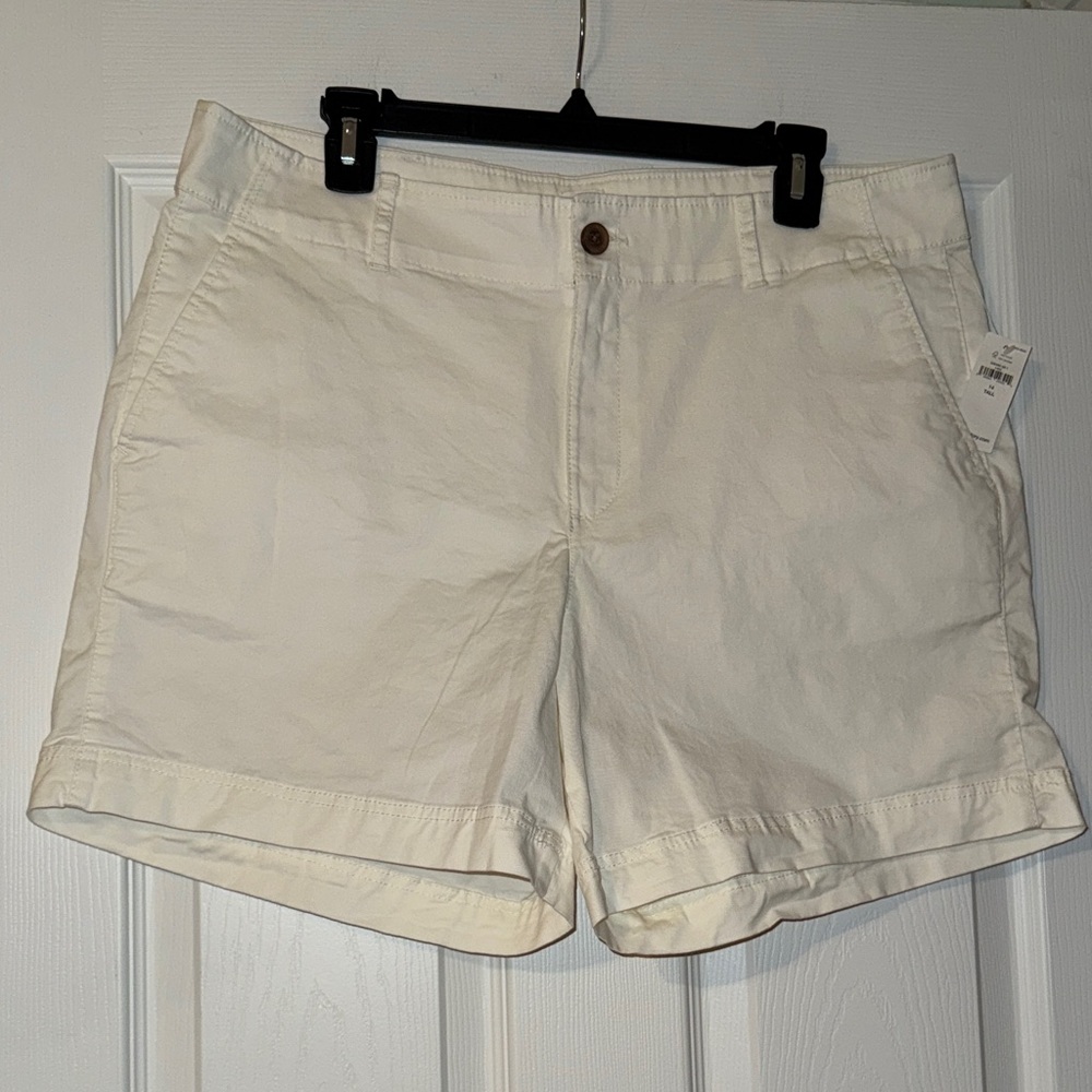 GAP Factory Women’s White Shorts - Tall